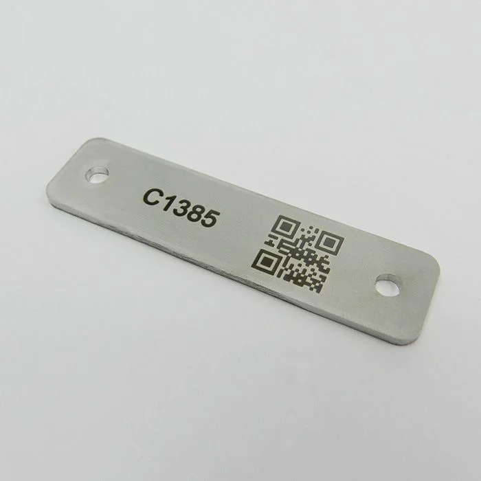 Marcado láser de código 2D DataMatrix y código QR industrial sobre acero